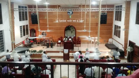 Iglesia Bautista Misionera Haitiana Maranatha interior 1
